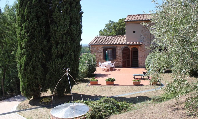 Lamporecchio House | La Casetta di Bufignano with pool and private garden in Lamporecchio near Vinci