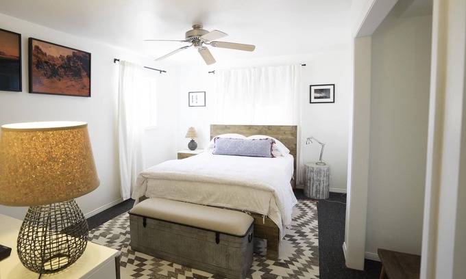 Panorama Heights Cabin | La Casita at Rattler Ranch in Joshua Tree