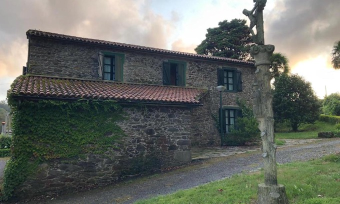 Oza-Cesuras House | La Casita do Soxal