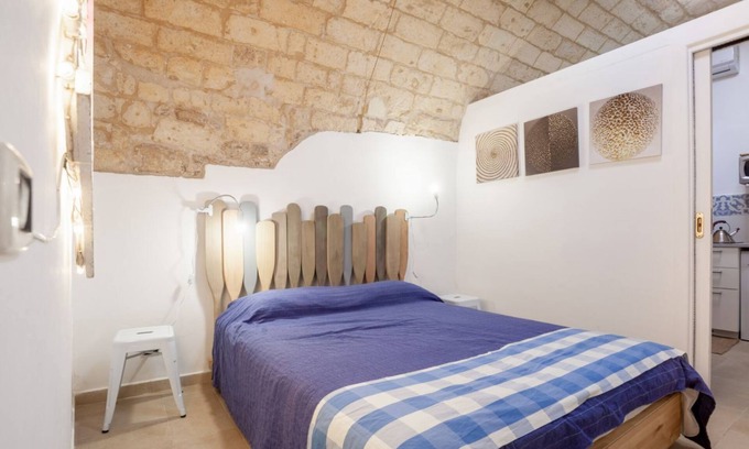 Old Town Apartment | La Casuccia x2 a step from the Basilica S. Nicola