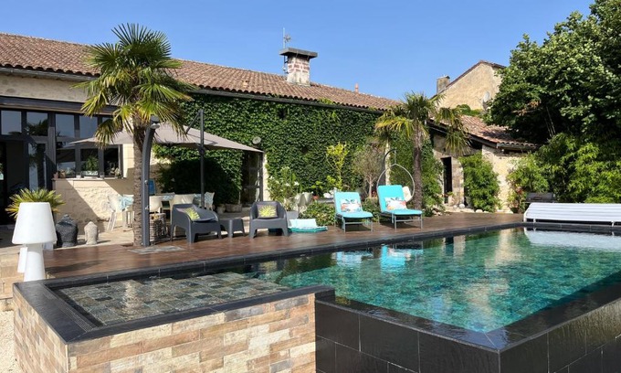 Saint-Laurent-du-Bois Bed & Breakfast | La chambre l'Eucalyptus