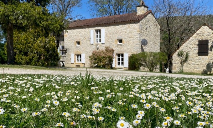 Degagnac House | LA Chouette Romantisch Authentiek Vrijstaande Gite met Privé Terras en Zwembad
