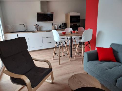 Saint-Quentin-sur-le-Homme Apartment | La Clé du Chesnot