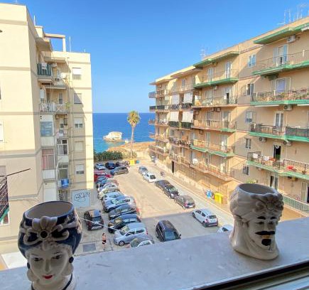 Grottasanta Apartment | La dimora di Damone & Finzia