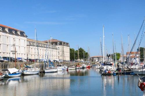 Rochefort Apartment | La Fayette 2*, Meublé tout confort avec vue sur le port