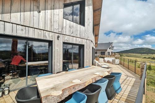 Besse-et-Saint-Anastaise Ski Chalet | La Flèche 1 - Chalet Standing - Jacuzzi Privatif