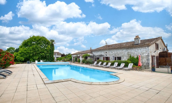 Razac-d'Eymet House | La garenne - fantastic holiday home with pool on over 12 hectares near Bergerac
