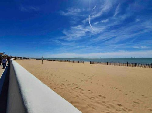 Quartier du Stade Apartment | La Grande Croisée extérieur et plage