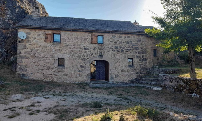 Fraissinet-de-Fourques House | LA GRANGE - CAUSSENARDE HOUSE