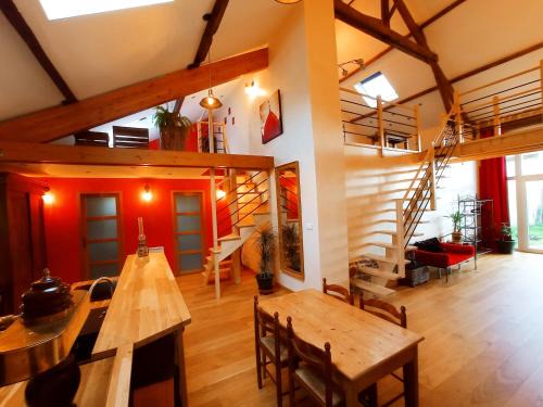 Saint-Angel House | La Grange de Marie à St Angel - Magnifique Grange Rénovée en loft pour 1 à 6 pers