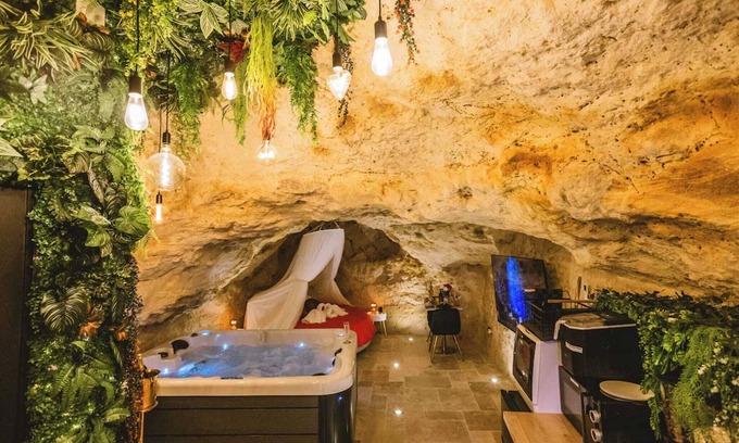 Mussidan House | La Grotte Fleurie - 5-star rating