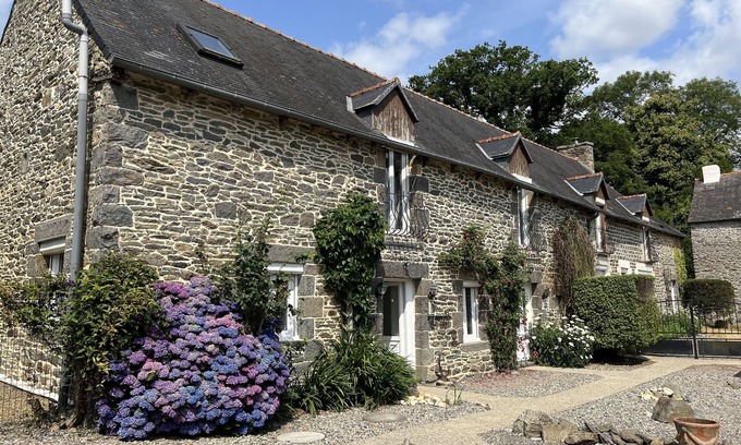 Langourla Bed & Breakfast | La Haye D'armor, Gite au Calme à la Campagne, Animaux de Compagnie Acceptés!