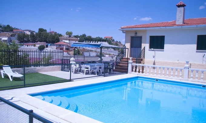 Valdelaguna Ski Chalet | La Higuera, in Valdelaguna, for 10/15 people with Swimming Pool