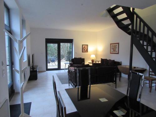 Osly-Courtil House | La linotiere