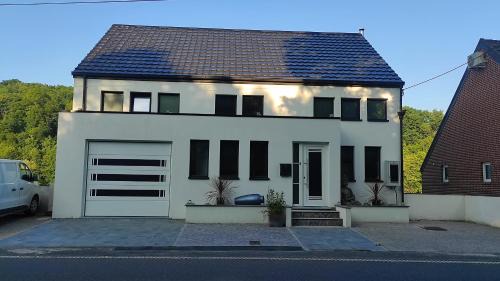 Hastiere Villa | la maison blanche a Hermeton sur Meuse