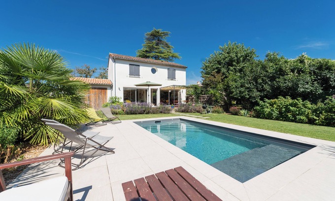 Saint-Benoit House | La Maison Château d'Eau with swimming pool