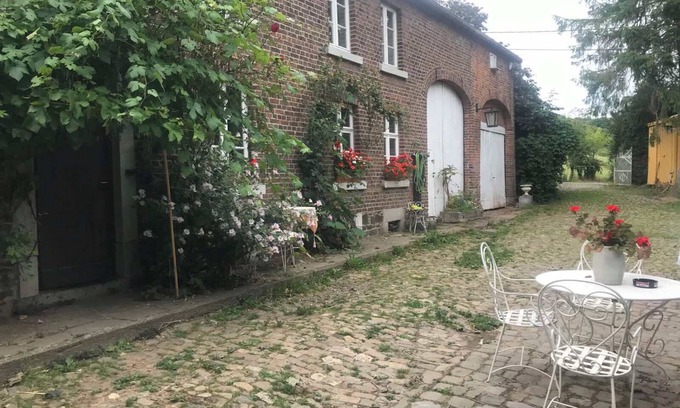 Dalhem House | LA MAISON D'ACHILLE in Aubin, short circuit homestay