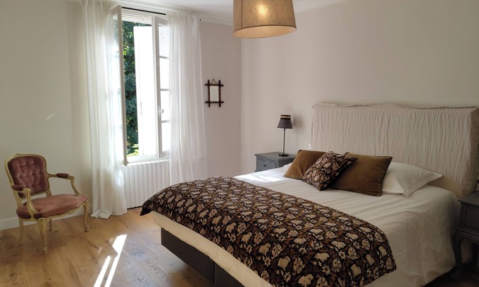 Saint-Ciers-de-Canesse House | La Maison de Bujan, in the heart of the vineyards with swimming pool and exceptional panorama