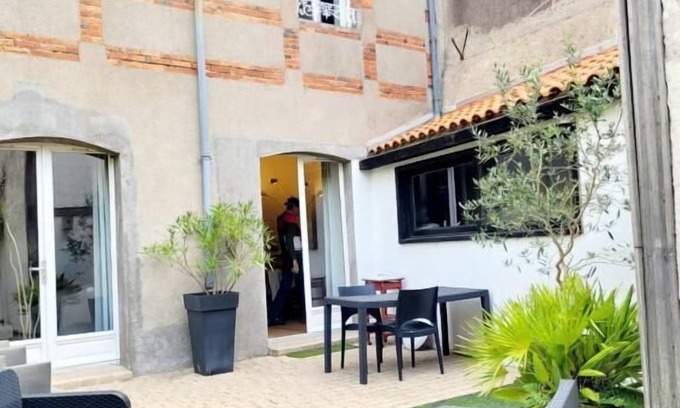 Richebourg - Saint-Clement House | La maison de Jade - Charming residence with parking lot