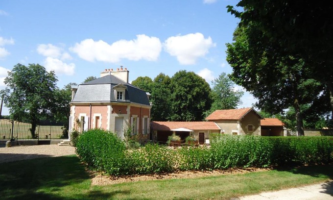 Entrains-sur-Nohain House | La Maison des tilleuls