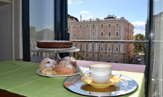 Historical Downtown Salerno Apartment | La Maison du Paradis: Charming apartment in the heart of Salerno