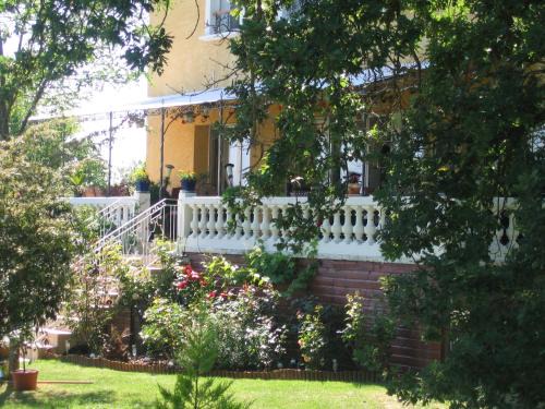 Realville Bed & Breakfast | La Maison Jaune