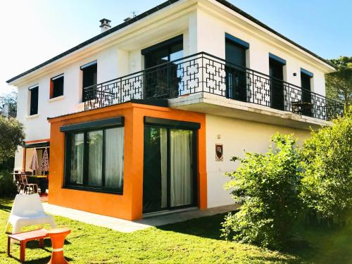 Romans-sur-Isere Apartment | La Maison Pop Appartement meublé indépendant avec jardin