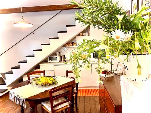 Laconi House | - La Maisonette - Casa Vacanze - Nel centro storico a 30 mt dal Parco Aymerich, Museo Menhir, Casa di Sant'Ignazio - Holiday Home with Kitchen
