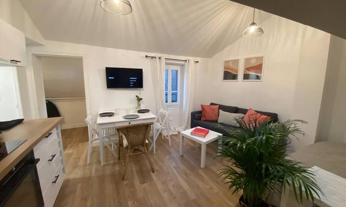 Notre-Dame Apartment | La Mansarde LCD Pontoise