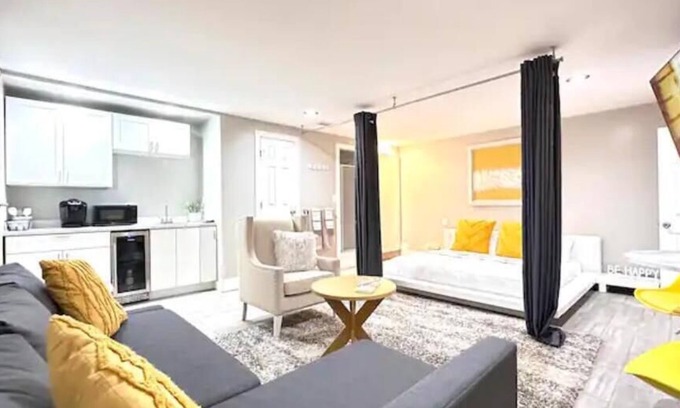 West Athens House | LA Modern Guesthouse/Near LAX/SoFi/Free Parkingnn