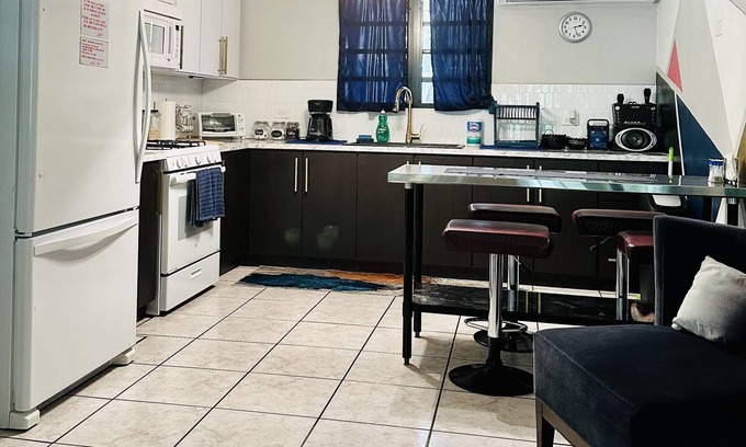 Guzman Abajo Apartment | La Moderna at Casa Las Palmas