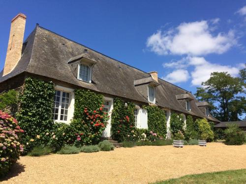 La Jaille-Yvon Bed & Breakfast | La Moulinière, jolie longère du XVIIè 25, chemin de la Source