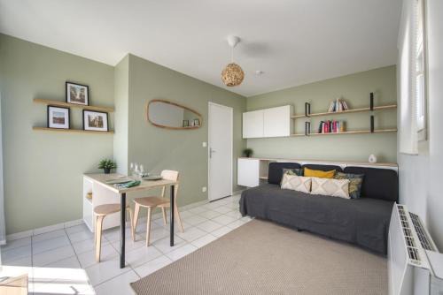Costieres Apartment | La Palm Room ~ Climatisation ~ Balcon ~ Parking