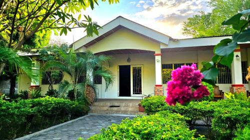 Ometepe Island Bed & Breakfast | La Paloma Hostal