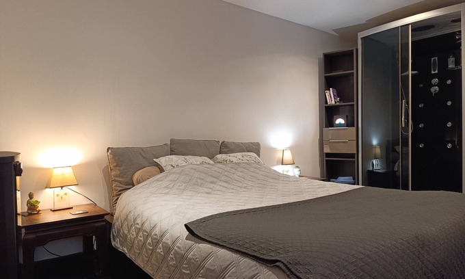 Soyaux Apartment | La Parenthèse Furnished apartment, Terrace, Garden. PKG Free Netfix BOx TV.
