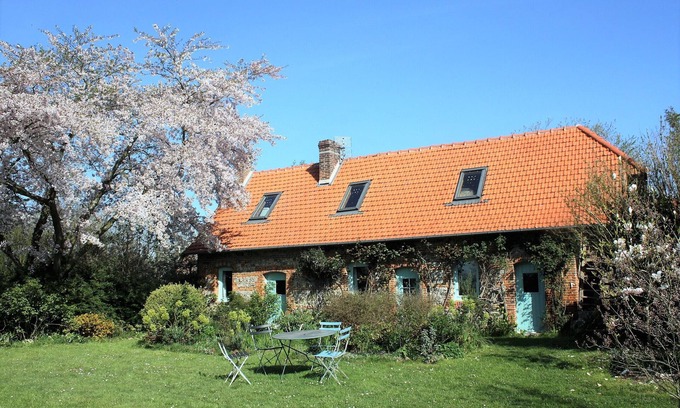 Varengeville-sur-Mer Ski Chalet | La Petite Maison, village center and beach accessible by foot