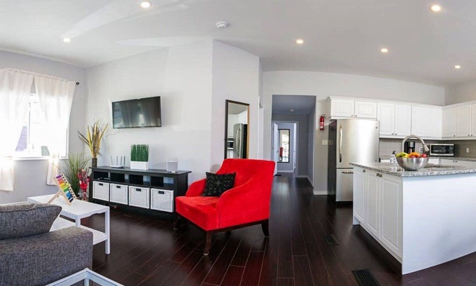 York - Haig House | La petite Maison in St. Catharines