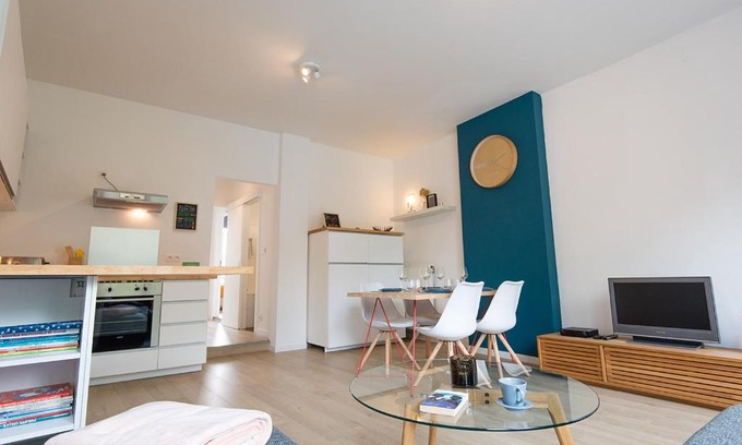 Saint-Laurent Apartment | La petite Naimette