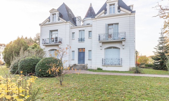 Dammarie Les Lys Apartment | La Petite Reine Blanche - 30 min de Paris