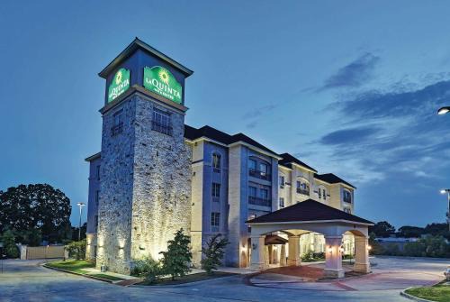 Euless Hotel | La Quinta by Wyndham DFW Airport West - Euless