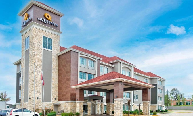 Bryant Hotel | La Quinta by Wyndham Little Rock - Bryant