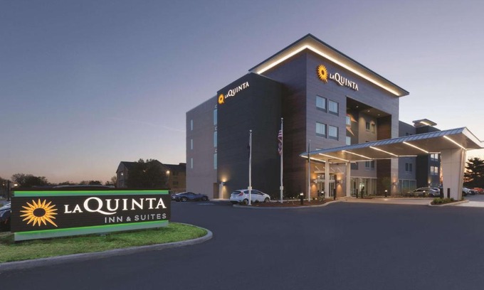 Terre Haute Hotel | La Quinta by Wyndham Terre Haute