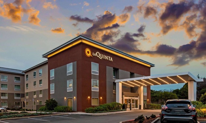 Downtown Hotel | La Quinta Inn & Suites by Wyndham San Francisco Airport N