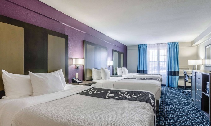 Waldron Hotel | La Quinta Inn & Suites by Wyndham Kansas City Airport