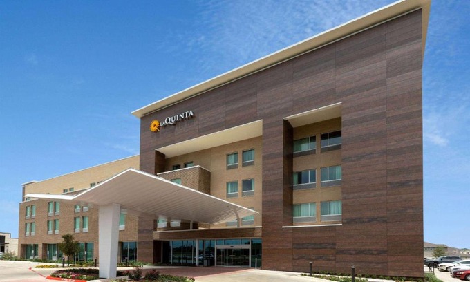 Round Rock Hotel | La Quinta Inn & Suites by Wyndham Round Rock near Kalahari