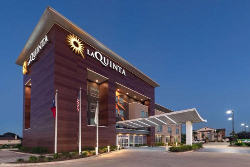 La Marque Hotel | La Quinta Inn & Suites by Wyndham Texas City I 45