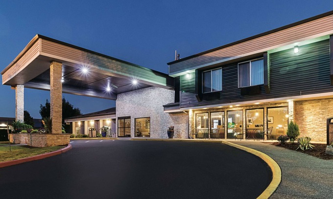 Northwest Industrial Hotel | La Quinta Inn & Suites by Wyndham Portland NW