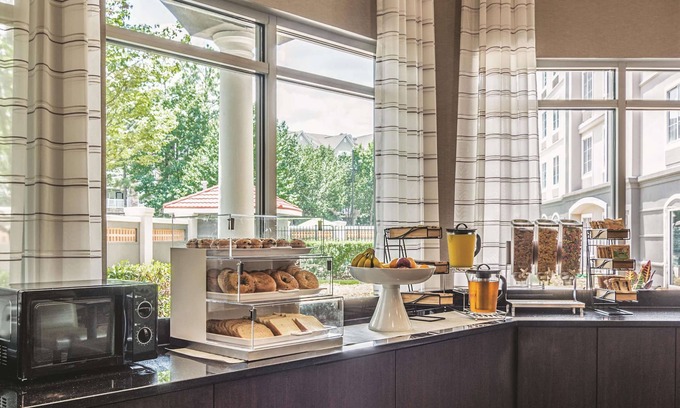 Sandy Springs Hotel | La Quinta Inn & Suites by Wyndham Atlanta Perimeter Medical