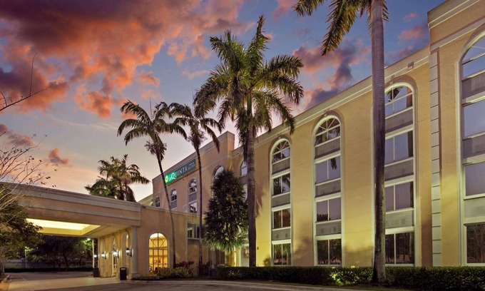 Sunrise Hotel | La Quinta Inn & Suites by Wyndham Sunrise