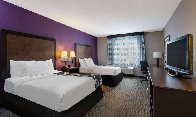 Erie Hotel | La Quinta Inn & Suites by Wyndham Erie